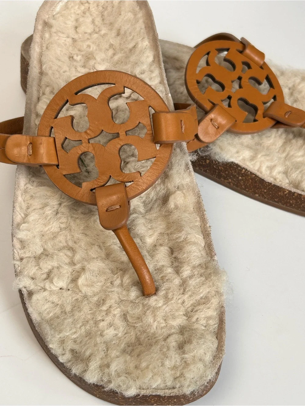 Tory Burch Miller Shearling Footbed Leather Thong Sandals Tan Size 10.5